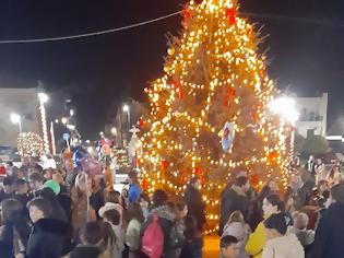 Φωτογραφία για Αρετή Γριτσιπη  :Πέμπτη 19 Δεκεμβρίου πραγματοποιήθηκε η Χριστουγεννιάτικη Εορτή και η φωταγώγηση του Χριστουγεννιάτικου Δέντρου στον Αστακό.