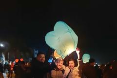 Δεκάδες φαναράκια γέμισαν τον ουρανό της όμορφης πόλης του Αστακού.