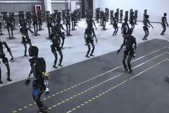 ΑΡΧΙΣΕ Η ΜΑΧΗ...ΤΩΝ ΡΟΜΠΟΤ ΜΕΤΑΞΥ ΚΙΝΕΖΙΚΩΝ ΚΑΙ ΔΥΤΙΚΩΝ ΕΤΑΙΡΙΩΝ