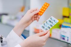 Υπουργείο Υγείας: Στα φαρμακεία της γειτονιάς φάρμακα υψηλού κόστους μετά τον κλειδαρά στον ΕΟΠΥΥ