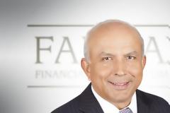 Ο Ινδός μεγιστάνας που ξεκίνησε με… 8 δολάρια και σήμερα ελέγχει τη μεγαλύτερη τράπεζα της Ελλάδας