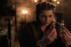 Η «Μάγισσα – Φλεγόμενη καρδιά» επιστρέφει κάθε Κυριακή με διπλό επεισόδιο