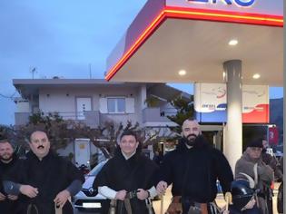 Φωτογραφία για Αστακος :Στο γκρουπ των τσελιγκαδων ο Δήμαρχος Ξηρομέρου Γιάννης Τριανταφυλλάκης και ο πρόεδρος Δ.Σ Κώστας Μπαμπούρης