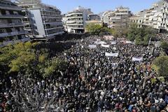 Μπροστά μαζί με τα σωματεία, για νέα βήματα στην οργάνωση και στη διεκδίκηση  Ο «Ριζοσπάστης» συζητά με τον νέο πρόεδρο του Εργατικού Κέντρου, Κώστα Παπακωνσταντίνου