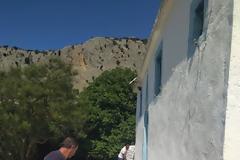 Δημήτρης Φάρρος :Παρεμβάσεις καθαριότητας στο εκκλησάκι της Αγίας Τριάδας