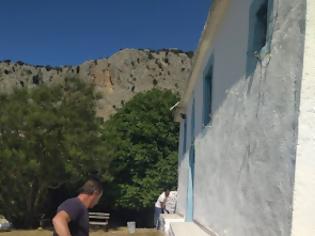 Φωτογραφία για Δημήτρης Φάρρος :Παρεμβάσεις καθαριότητας στο εκκλησάκι της Αγίας Τριάδας