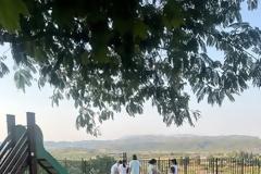 Δημήτρης Μπενέκος :Με δική τους πρωτοβουλία, τα κορίτσια του χωριού συγκεντρώθηκαν και καθάρισαν τον τόπο τους