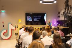 ΚΑΛΠΑΖΕΙ ΣΤΑ ΚΙΝΗΤΑ ΤΟ TikTok ΣΤΗΝ ΕΛΛΑΔΑ- 4,5 ΕΚ. ΧΡΗΣΤΕΣ ΣΤΗΝ ΠΛΑΤΦΟΡΜΑ