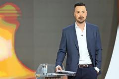 Πέτρος Κουσουλός: Ίσως υπάρχει μια μικρή χρονική σύμπτωση, κανένα μισάωρο με τη Ζήνα Κουτσελίνη