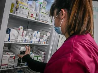 Φωτογραφία για ΕΟΠΥΥ: Μετατίθεται η διάθεση ακριβών φαρμάκων από ιδιωτικά φαρμακεία, παρά τις διαβεβαιώσεις για καλοκαίρι