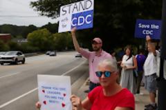 Κρίση στο CDC των ΗΠΑ: Όταν η επιστήμη θυσιάζεται στο βωμό της πολιτικής