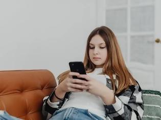 Φωτογραφία για Σήμα κινδύνου για τους εφήβους που συμβουλεύονται τα social media για θέματα υγείας