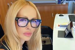 Η Εμινέ Γεσίρ εντάσσεται στην Βarking Well Media