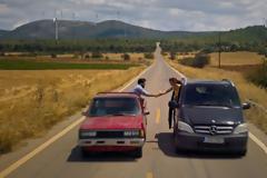 «Κακές Ιδέες»: Πρεμιέρα για τη νέα κωμική σειρά των Ατζαράκη και Ζάμπρα σε συμπαραγωγή COSMOTE TV