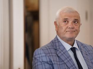 Φωτογραφία για Στα χέρια του Δημήτρη Μελισσανίδη εφημερίδα...