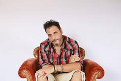 TV Land: Η νέα μεγάλη παραγωγή της ΕΡΤ1 που αποκαλύπτει τα μυστικά της τηλεόρασης