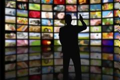 Το Μέλλον της Τηλεόρασης: Πώς το Streaming, τα Κοινωνικά Δίκτυα και οι Έξυπνες Συσκευές Αλλάζουν τον Τρόπο που Παρακολουθούμε