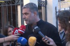 Ελεύθερος ο Βασίλης Μπισμπίκης: «Δεν εγκατέλειψα, δεν κρύφτηκα!» δήλωσε ο ηθοποιός στις κάμερες