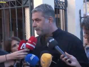 Φωτογραφία για Ελεύθερος ο Βασίλης Μπισμπίκης: «Δεν εγκατέλειψα, δεν κρύφτηκα!» δήλωσε ο ηθοποιός στις κάμερες