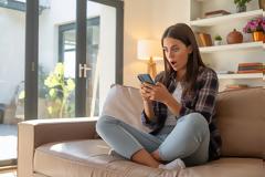 H META ΛΕΕΙ ΟΤΙ ΣΤΑ SOCIAL MEDIA ΔΕΝ ΠΑΡΑΚΑΛΟΥΘΕΙ ΤΑ ΜΙΚΡΟΦΩΝΑ ΣΥΣΚΕΥΩΝ, ΑΛΛΑ ΑΥΤΟΔΙΑΨΕΥΔΕΤΑΙ