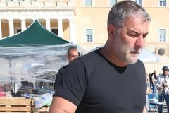 Κι όμως. Υπήρχε κάλεσμα στον Βασίλη Μπισμπίκη και Δέσποινα Βανδή να πάνε στο Σύνταγμα για να συναντήσουν τον Πάνο Ρούτσι