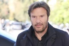 Ο Στράτος Τζώρτζογλου επιστρέφει στην τηλεόραση μέσα από τη νέα σειρά της ΕΡΤ