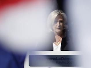 Φωτογραφία για Politico: Η Γαλλία μπορεί να κάνει πραγματικότητα τον χειρότερο εφιάλτη της Ευρώπης