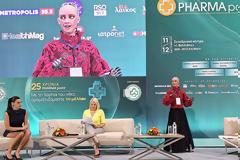 Robot Sophia προς φαρμακοποιούς: Η ΤΝ θα σάς βοηθάει, αλλά η ευθύνη είναι δική σας