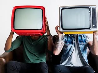 Φωτογραφία για Η τηλεόραση ανακυκλώνει τα ίδια και χάνει το κοινό της...