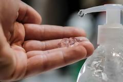 Η ΕΕ μελετά απαγόρευση της αιθανόλης στα απολυμαντικά χεριών λόγω φόβων για αυξημένο κίνδυνο καρκίνου