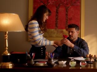 Φωτογραφία για HOTΕΛ ΕΛVIRA: Η άφιξη ενός διάσημου, αλλά αγενή, συγγραφέα καταλήγει σε τραγωδία - Ποιος είναι αυτός;