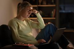 ΧΡΗΣΙΜΑ TIPS ΠΩΣ ΘΑ ΞΕΚΟΥΡΑΣΕΤΕ ΚΟΥΡΑΣΜΕΝΑ ΜΑΤΙΑ ΑΠΟ ΤΙΣ ΟΘΟΝΕΣ PC, TABLET KAI GADGETS