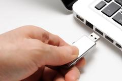 ΤΕΛΟΣ ΤΑ USB: Το cloud και οι SSD ΑΝΤΙΚΑΘΙΣΤΟΥΝ ΤΑ ΠΑΝΤΑ ΣΤΟ PC