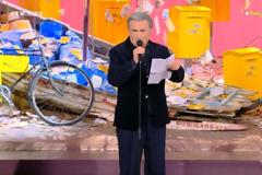 Ο Λάκης Λαζόπουλος και η εμμονή που κουράζει