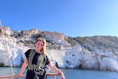 «Ό,τι αξίζει» με την Ίνα Ταράντου – Στην Κίμωλο, το μικρό νησί με τη μεγάλη ψυχή