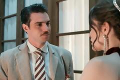 «GRAND HOTEL»: H Αλίκη είναι σοκαρισμένη από την ερωτική εξομολόγηση του Άρη και η Φρίντα τα ακούει όλα!