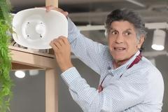 Γιάννης Μπέζος: «Δεν με νοιάζει η συντήρηση της επιτυχίας – ξεκινώ κάθε φορά από το μηδέν»