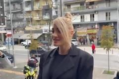 Ιωάννα Τούνη: Ξέσπασε σε κλάματα έξω από το Δικαστήριο της Θεσσαλονίκης - Έχει βιαστεί ο ψυχισμός μου. Ζητώ δικαιοσύνη για μένα
