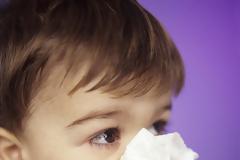 Γρίπη: Το απότομο κρύο ανησυχεί τους παιδίατρους – Το «κοκτέιλ» με COVID – RSV και οι εμβολιασμοί