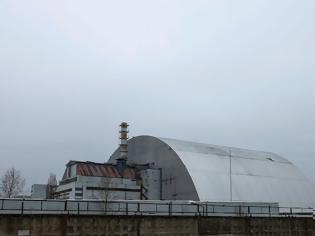 Φωτογραφία για Εκτεταμένες Ζημιές στο Κέλυφος του Τσερνόμπιλ Μετά από Πλήγμα Drone, Προειδοποιεί η ΔΟΑΕ