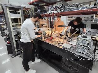 Φωτογραφία για ΑΠΘ: ΣΟΥΠΕΡ ΦΩΤΟΝΙΚΟΣ ΕΠΕΞΕΡΓΑΣΤΗΣ ΤΝ ΚΑΝΕΙ ΠΑΓΚΟΣΜΙΟ ΡΕΚΟΡ ΙΣΧΥΟΣ 262 TOPS