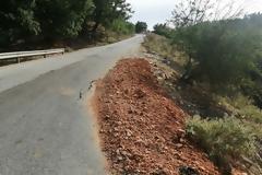 ΑΣΤΑΚΟΣ : Αυτοκίνητο βγήκε εκτός δρόμου και αναποδογύρισε