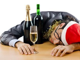 Φωτογραφία για Χριστούγεννα, αλκοόλ και hangover: Συμβουλές για την επόμενη μέρα...