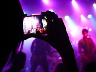 Φωτογραφία για Τάσεις Ζωντανής Μετάδοσης που Διαμορφώνουν την Αλληλεπίδραση Θερινού Κοινού