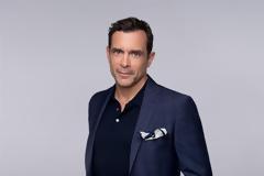 «Εκτός σχεδίου»: Το νέο αυτοσχεδιαστικό πρότζεκτ της ΕΡΤ με τον Κωνσταντίνο Μαρκουλάκη