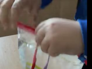 Φωτογραφία για Πείραμα Το σακουλάκι που δεν στάζει!