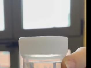 Φωτογραφία για Οπτικοποίηση Μαγνητικού Πεδίου με Ρινίσματα Σιδήρου σε Υγρό