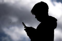 Ο ΕΘΙΜΟΣ ΜΕ 3 ΛΕΙΤΟΥΡΓΙΕΣ ΣΤΑ  SOCIAL MEDIA ΑΝΤΙΜΕΤΩΠΕΣ ΜΕ ΤΟΥΣ ΝΟΜΟΥΣ ΣΤΗΝ ΕΛΛΑΔΑ