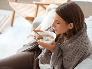 Φωτογραφία για Γρίπη: Ποια είναι τα καλύτερα τρόφιμα για να την αντιμετωπίσετε και ποια σας επιβαρύνουν