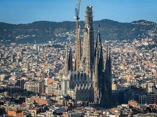 Φωτογραφία για H Sagrada Familia φτάνει στο τελικό της ύψος μετά από 144 χρόνια